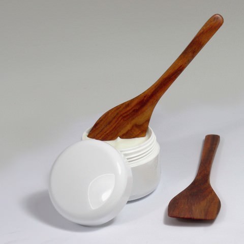 Creme Spatel aus Harholz